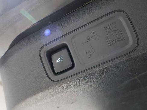 Used 2024 Ford Expedition XLT image 22