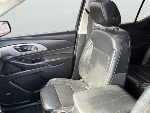 Used 2018 Chevrolet Traverse LT image 14