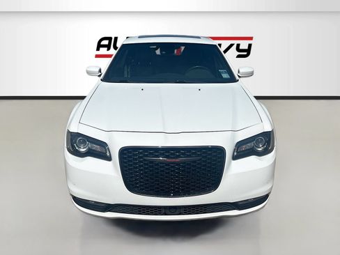 Used 2023 Chrysler 300 S w/ Comfort Group RWD image 2