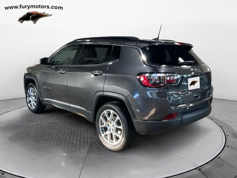 Used 2022 Jeep Compass Latitude image 5