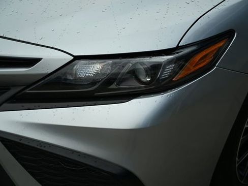 Used 2024 Toyota Camry SE image 14