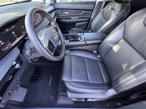 Certified 2025 Nissan Murano SV FWD image 11