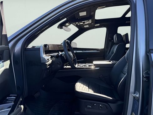 Used 2025 Cadillac Escalade Sport Platinum image 25