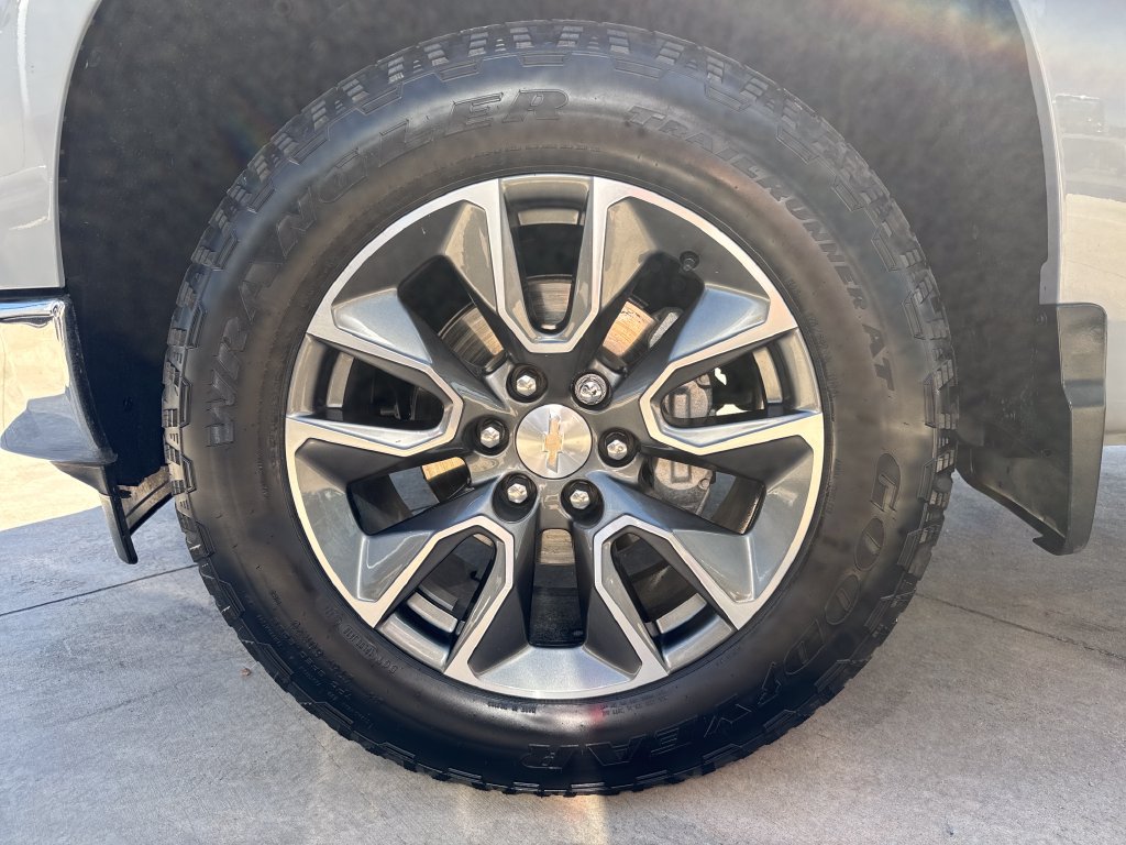 Used 2024 Chevrolet Silverado 1500 LT AWD/4WD image 23