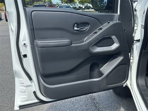 New 2025 Nissan Frontier SV w/ SV Convenience Package image 11
