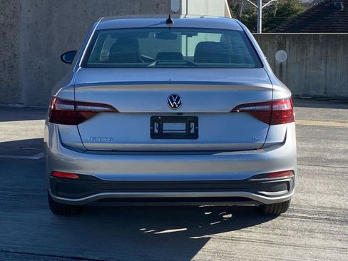 Certified 2024 Volkswagen Jetta SE image 4