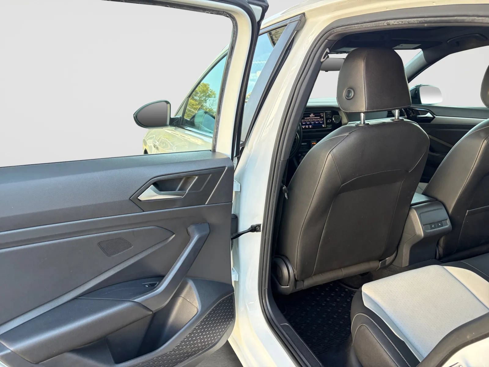 Used 2019 Volkswagen Jetta R-Line w/ R-Line Cold Weather Package FWD image 14