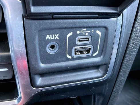 Used 2023 Jeep Gladiator Sport AWD/4WD image 16