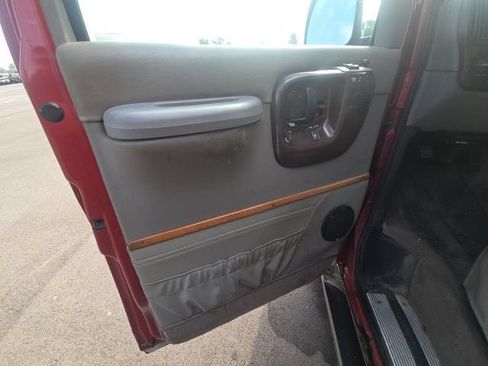 Used 2002 GMC Savana 1500 w/ SLE Marketing Option Pkg 3 RWD image 29