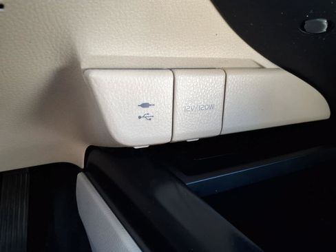 Used 2018 Toyota Camry XLE FWD image 25