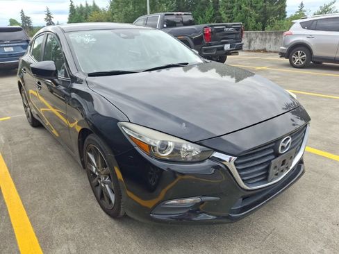 Used 2018 MAZDA MAZDA3 Touring FWD image 2