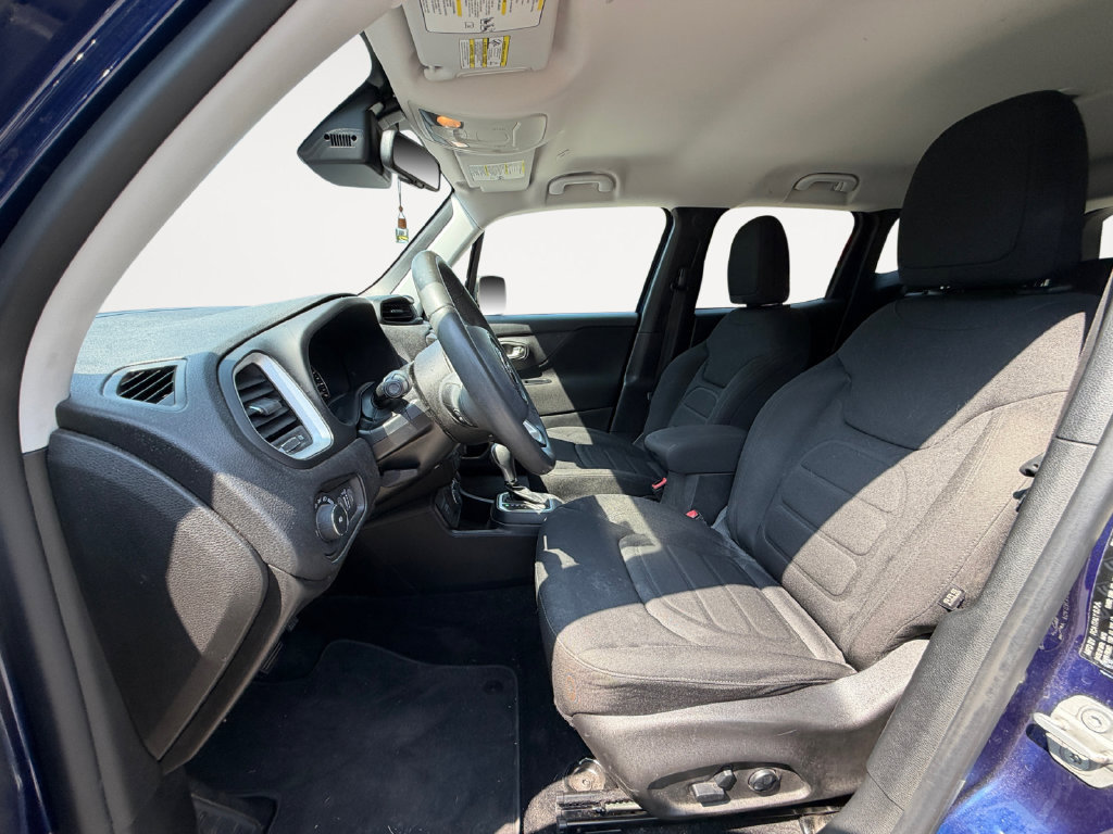Used 2018 Jeep Renegade Latitude w/ Popular Equipment Group AWD/4WD image 11
