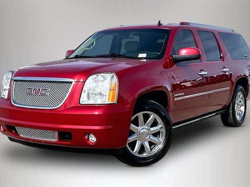 Used 2014 GMC Yukon XL Denali image 3