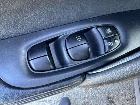 Used 2020 Nissan Rogue S AWD/4WD image 9