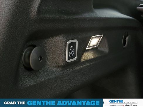 New 2025 Jeep Grand Cherokee L Altitude image 32