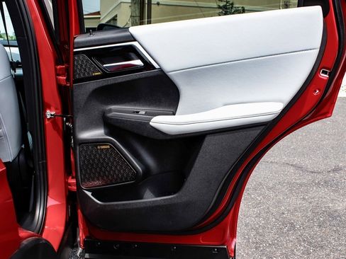 New 2025 Mitsubishi Outlander SE image 12