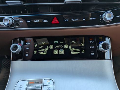 New 2026 Genesis GV70 2.5T Advanced image 23