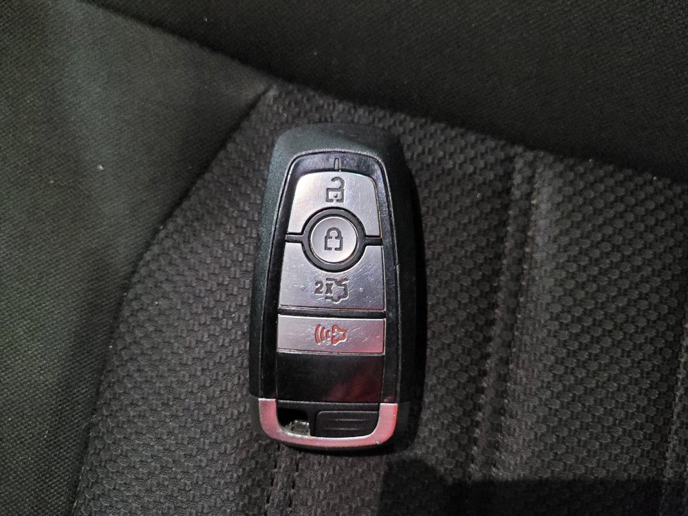 Used 2019 Ford Fusion SE FWD image 32
