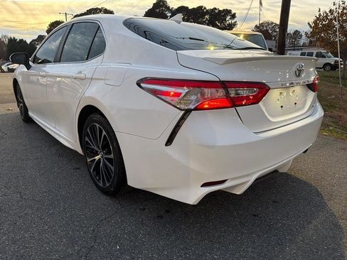 Used 2020 Toyota Camry SE image 10