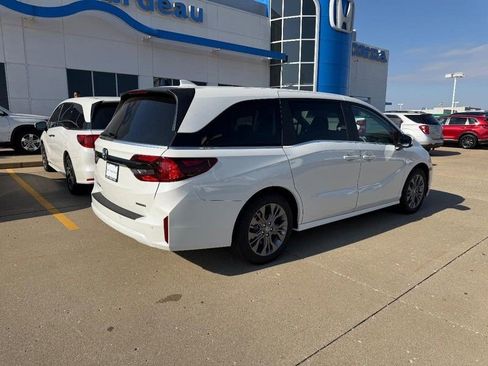 New 2026 Honda Odyssey Touring image 2