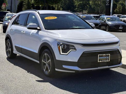 Used 2023 Kia Niro EX FWD image 5