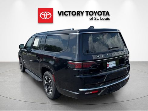 Used 2024 Jeep Wagoneer L Series III w/ Flexible Seating Group AWD/4WD image 5