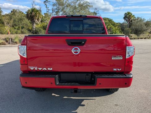 Used 2021 Nissan Titan SV w/ SV Convenience Package image 6