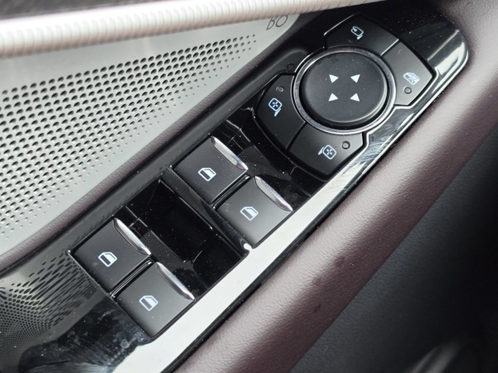 Used 2025 Ford Explorer Platinum AWD/4WD image 16