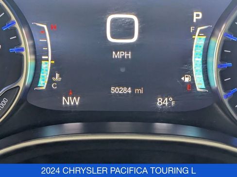 Used 2024 Chrysler Pacifica Touring-L FWD image 22