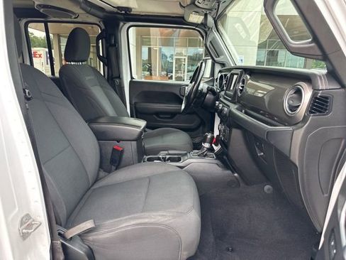 Used 2020 Jeep Wrangler Unlimited Sahara AWD/4WD image 38