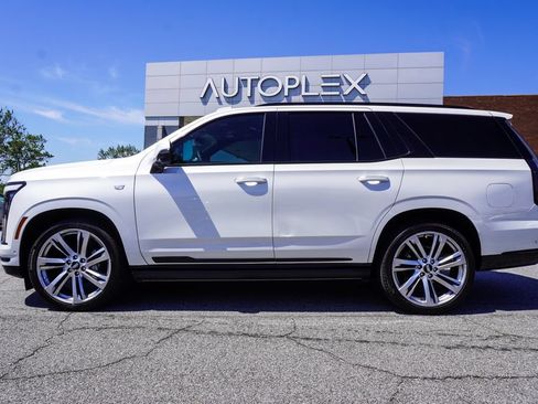 Used 2025 Cadillac Escalade Sport w/ Touring Package AWD/4WD image 35