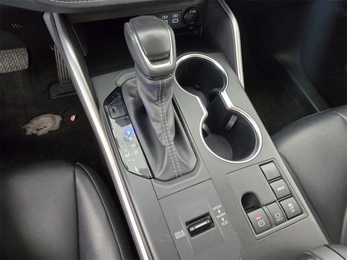 Used 2024 Toyota Highlander LE image 22