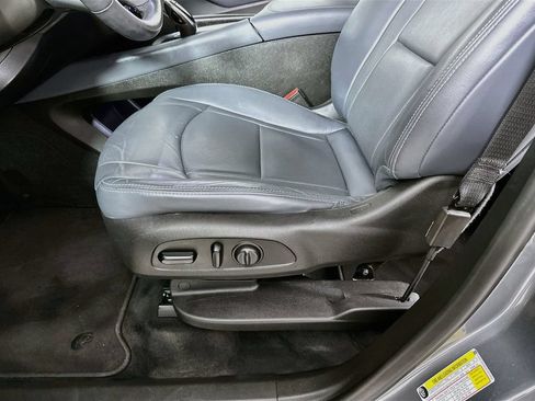 Used 2019 Buick Enclave Essence AWD/4WD image 9