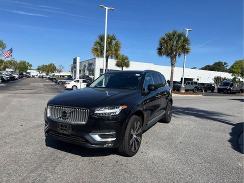 Used 2023 Volvo XC90 B6 Ultimate w/ Lounge Package image 8