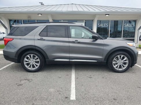 Used 2023 Ford Explorer XLT w/ Equipment Group 202A RWD image 9