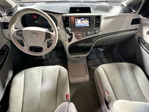 Used 2013 Toyota Sienna L w/ Towing Pkg image 30
