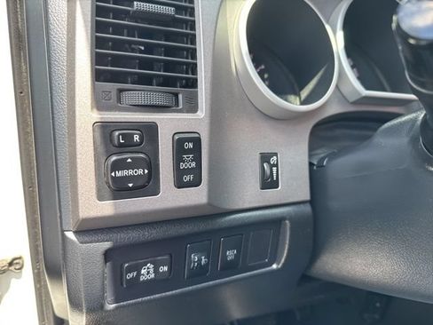 Used 2013 Toyota Tundra 4x4 CrewMax w/ Tow Pkg image 39