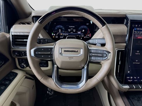 Used 2025 GMC Yukon Denali w/ Advanced Technology Package AWD/4WD image 11