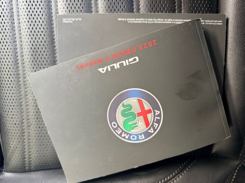 Used 2023 Alfa Romeo Giulia Veloce image 24