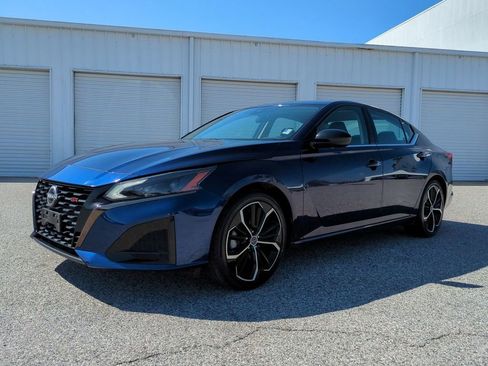 Certified 2024 Nissan Altima 2.5 SR image 2