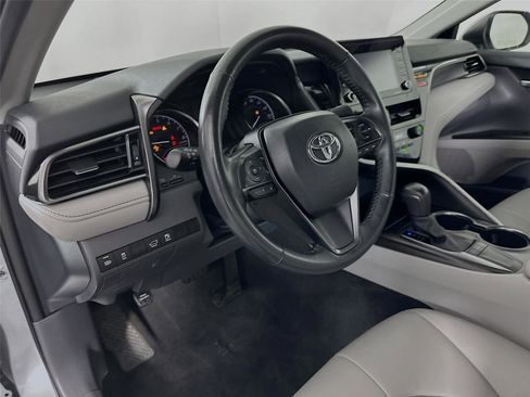 Used 2024 Toyota Camry SE image 9