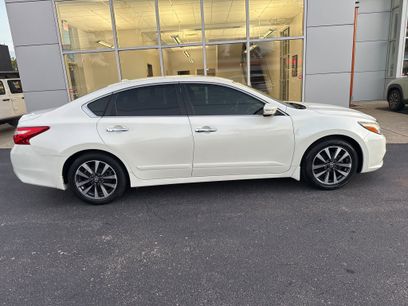 Used 2017 Nissan Altima 2.5 SV w/ Convenience Package