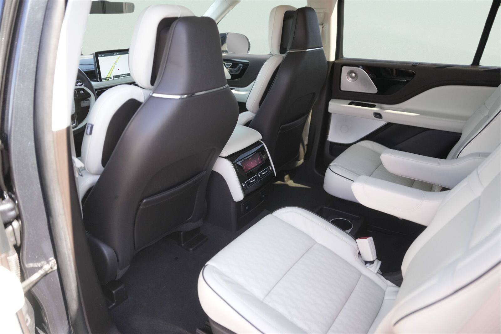 Used 2024 Lincoln Aviator Black Label AWD/4WD image 12
