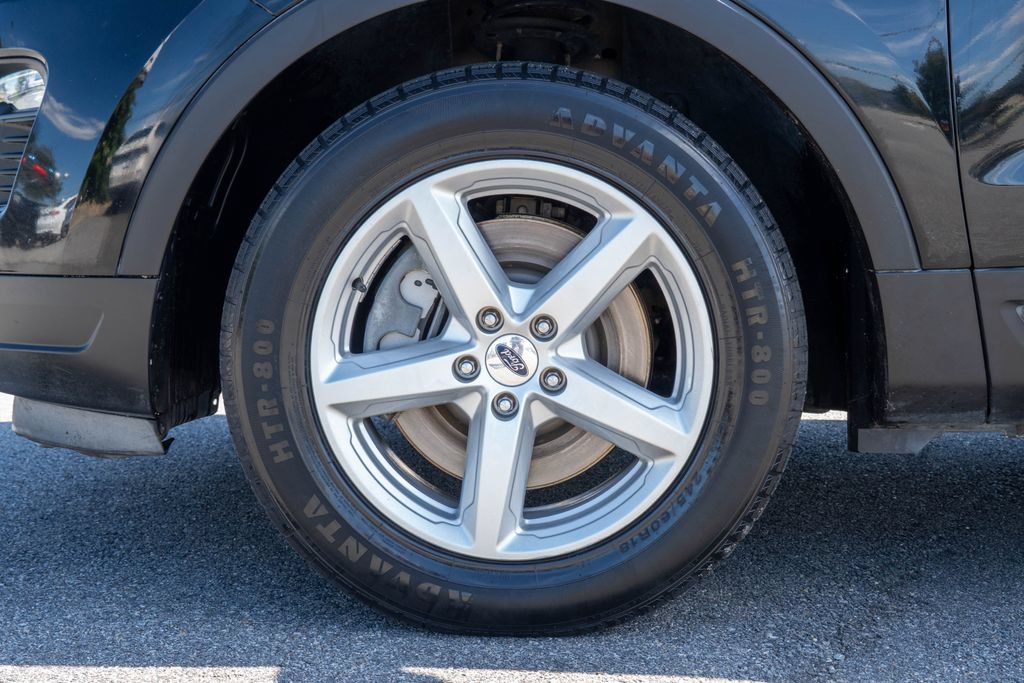 Used 2018 Ford Explorer XLT w/ Equipment Group 201A FWD image 31