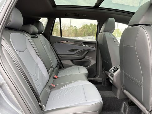 New 2026 Volkswagen Tiguan SE R-Line FWD image 17