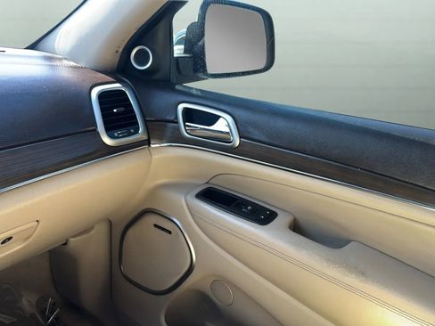 Used 2016 Jeep Grand Cherokee Overland w/ Advanced Technology Group AWD/4WD image 17