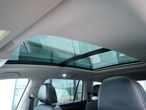 Used 2024 Volkswagen Atlas SE w/ Panoramic Sunroof Package AWD/4WD image 13