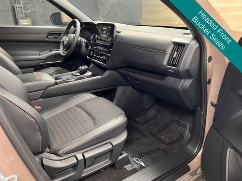 Used 2025 Nissan Pathfinder SV AWD/4WD image 8