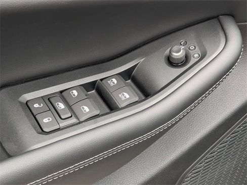 New 2025 Jeep Grand Cherokee Limited w/ Luxury Tech Group II image 13