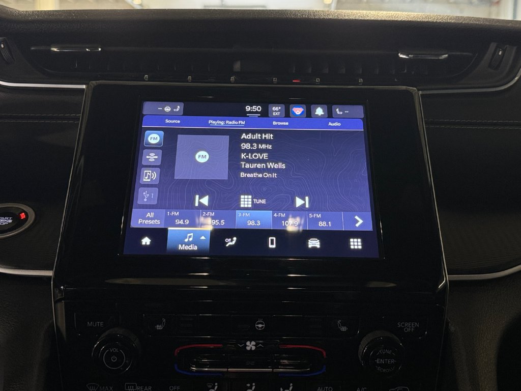 Used 2024 Jeep Grand Cherokee Altitude AWD/4WD image 17